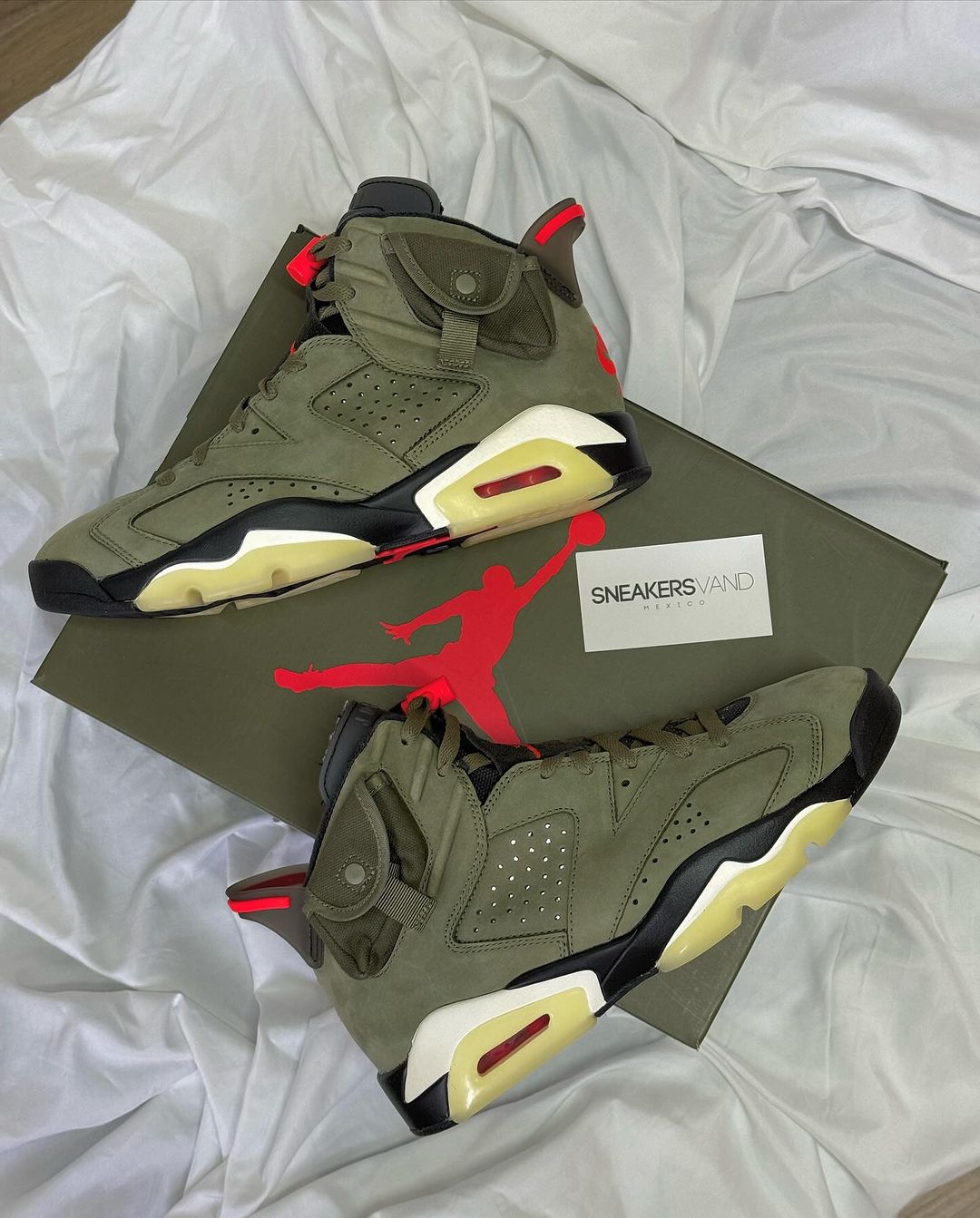 Jordan 6 (Travis scott)