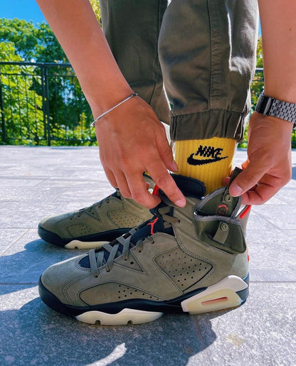 Jordan 6 (Travis scott)