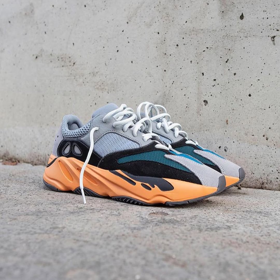 Adidas yeezy 700 (swash orange)